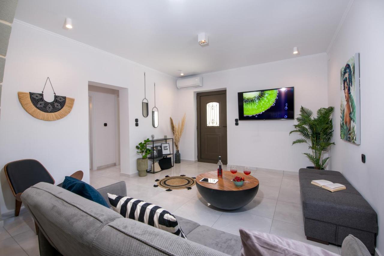 Anastasia & Maria Luxury Holiday home *